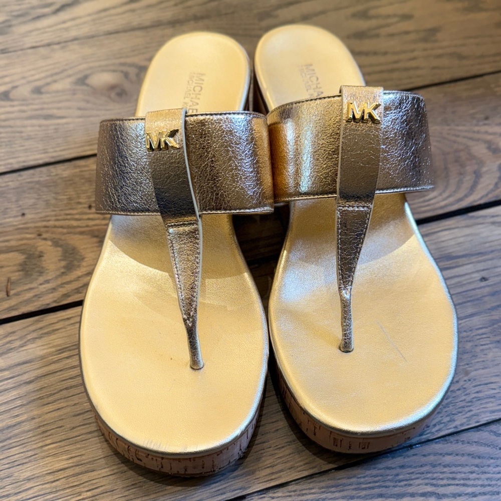 Michael Kors Metallic Wedge Gold Sandals. 8.5 - Picture 5 of 5